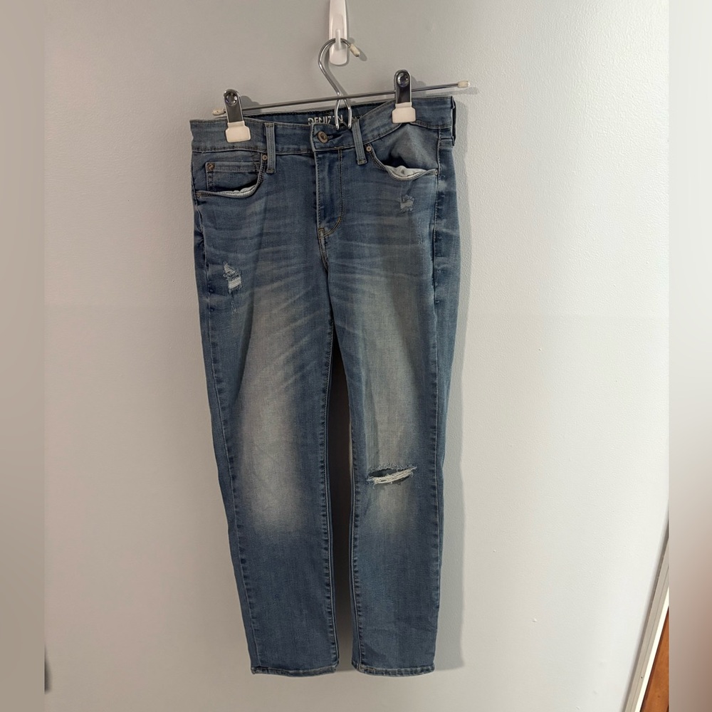 Levi’s • Modern Slim Cuffed Jeans